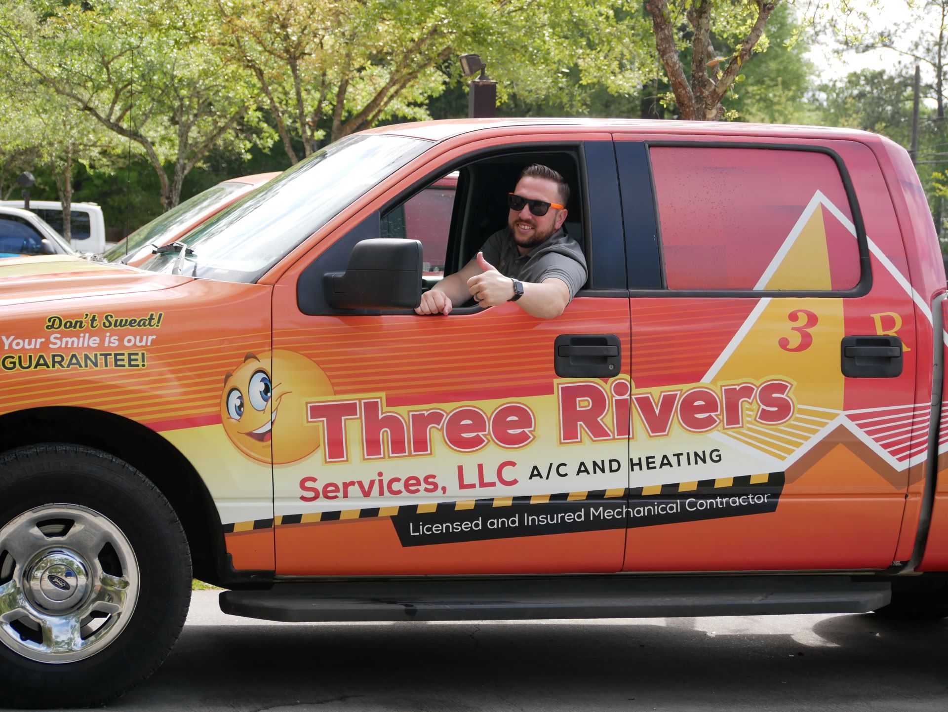 tech thumbs up in truck